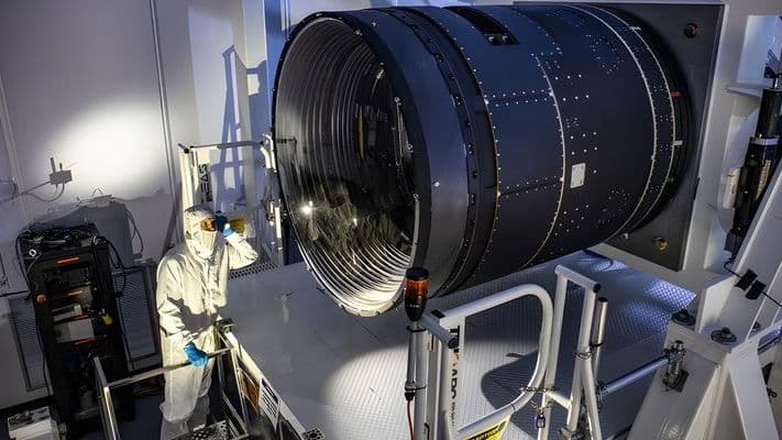 World's Largest 3,200 Megapixel Digital Camera: Shedding Light on Dark Matter and Energy